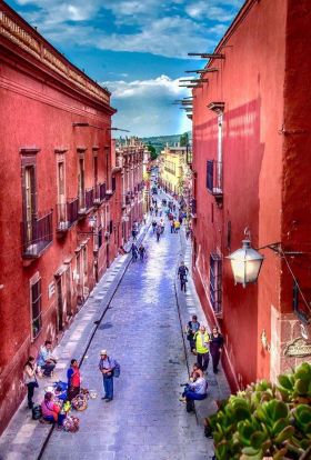 Downtown street in San Miguel de Allende at sunset – Best Places In The World To Retire – International Living