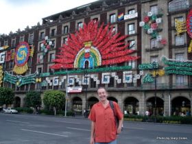 Gary Coles in front of the Antiguo Palacio del Ayuntamiento – Best Places In The World To Retire – International Living