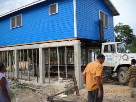 Truck lifting house into place in Belize – Best Places In The World To Retire – International Living
