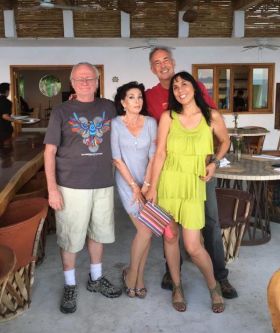 Jet Metier and Chuck Bolotin with expat friends at restaurant in Ajijic
