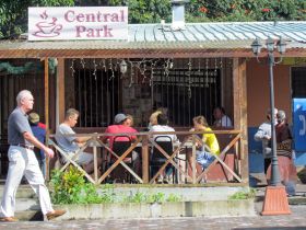 Coffee shop with expats in Boquete Panama – Best Places In The World To Retire – International Living